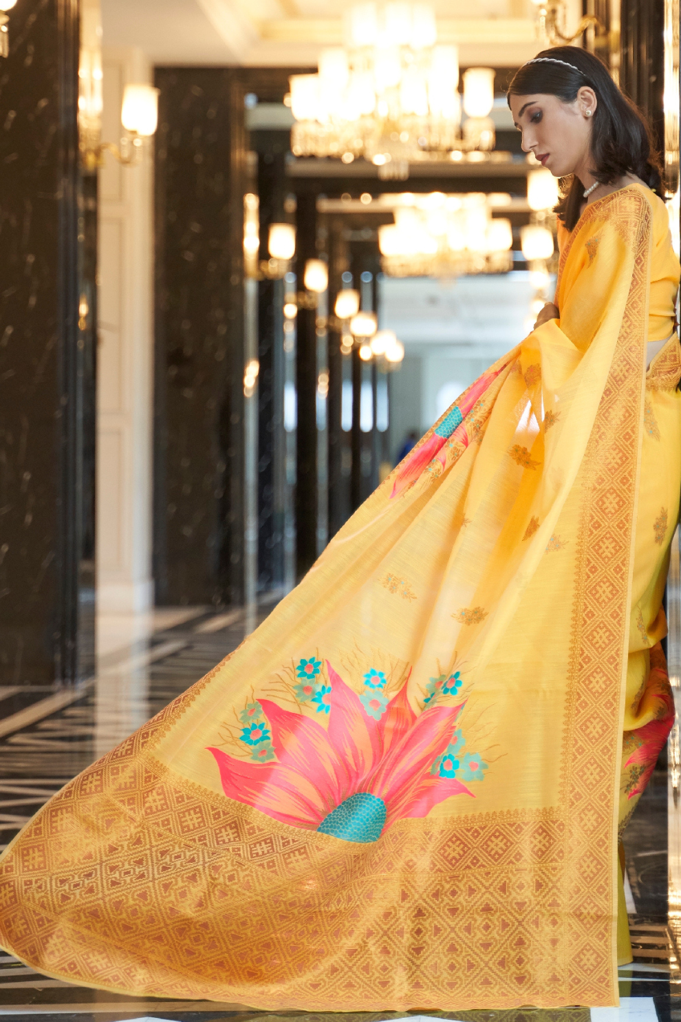 Pure Linen Saree with Elegant Handwoven Weaving Pattern