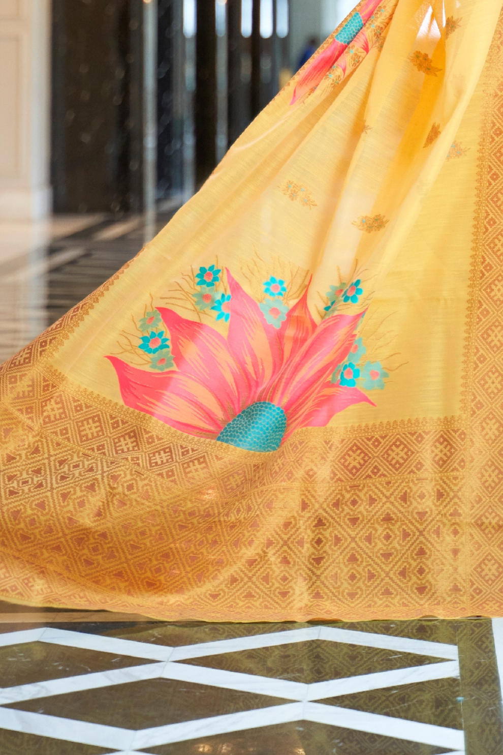 Pure Linen Saree with Elegant Handwoven Weaving Pattern