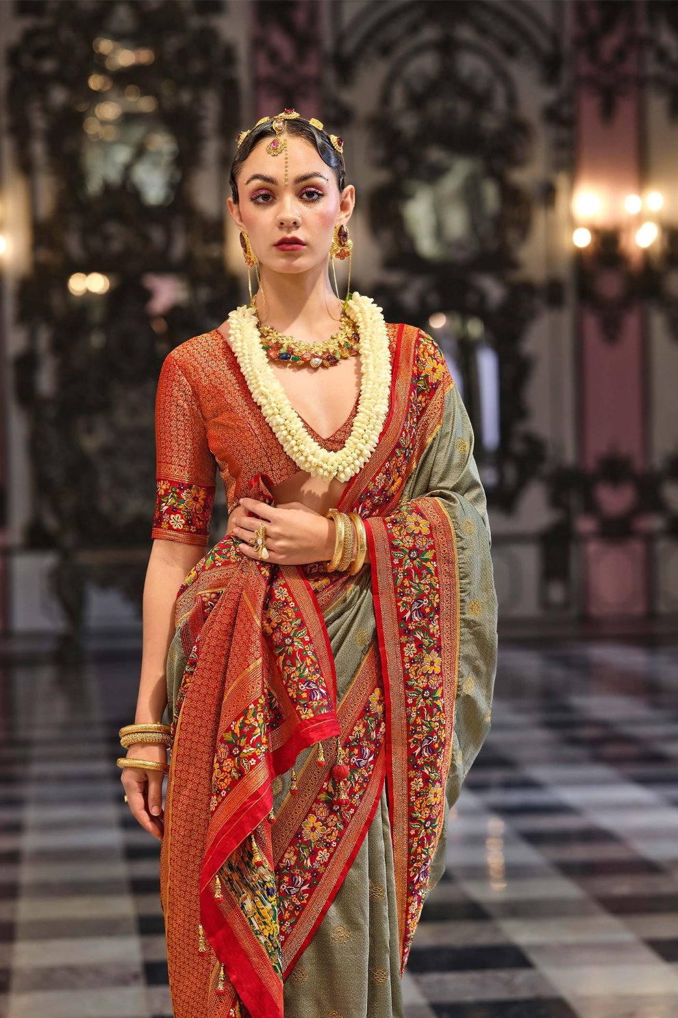 Super Banarasi P.V. Silk Saree with Jacquard Weaving Butti Work - LaVante Fashion