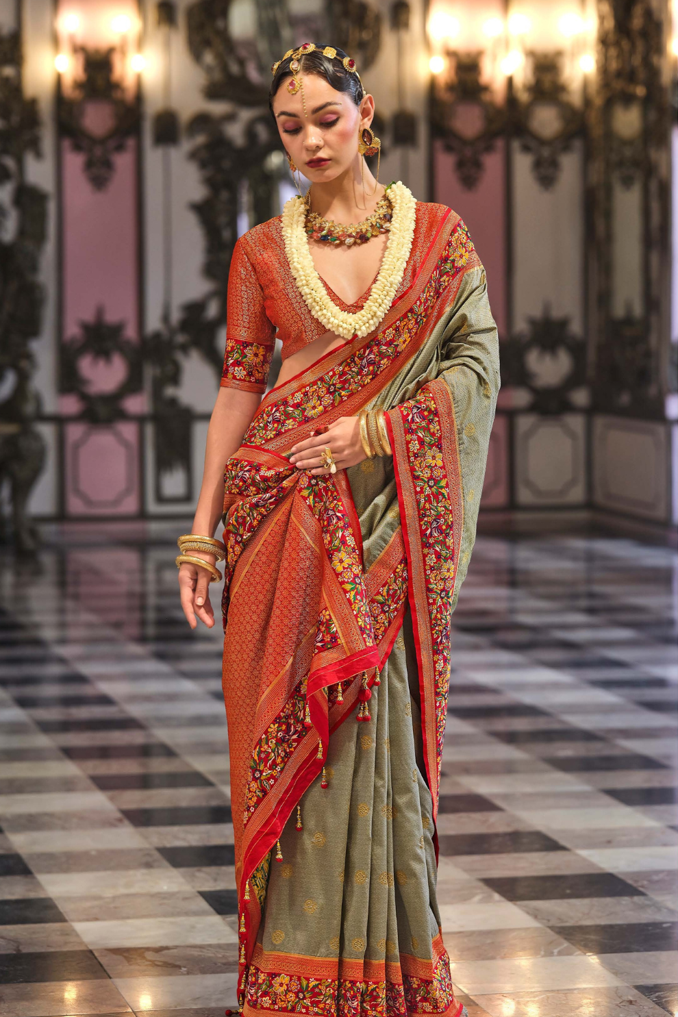 Super Banarasi P.V. Silk Saree with Jacquard Weaving Butti Work - LaVante Fashion