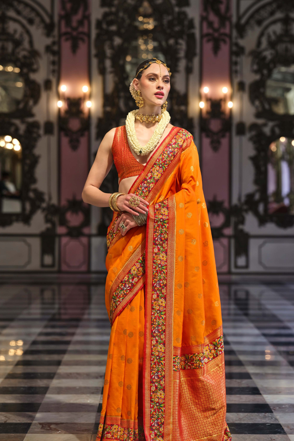 Super Banarasi P.V. Silk Saree with Jacquard Weaving Butti Work - LaVante Fashion