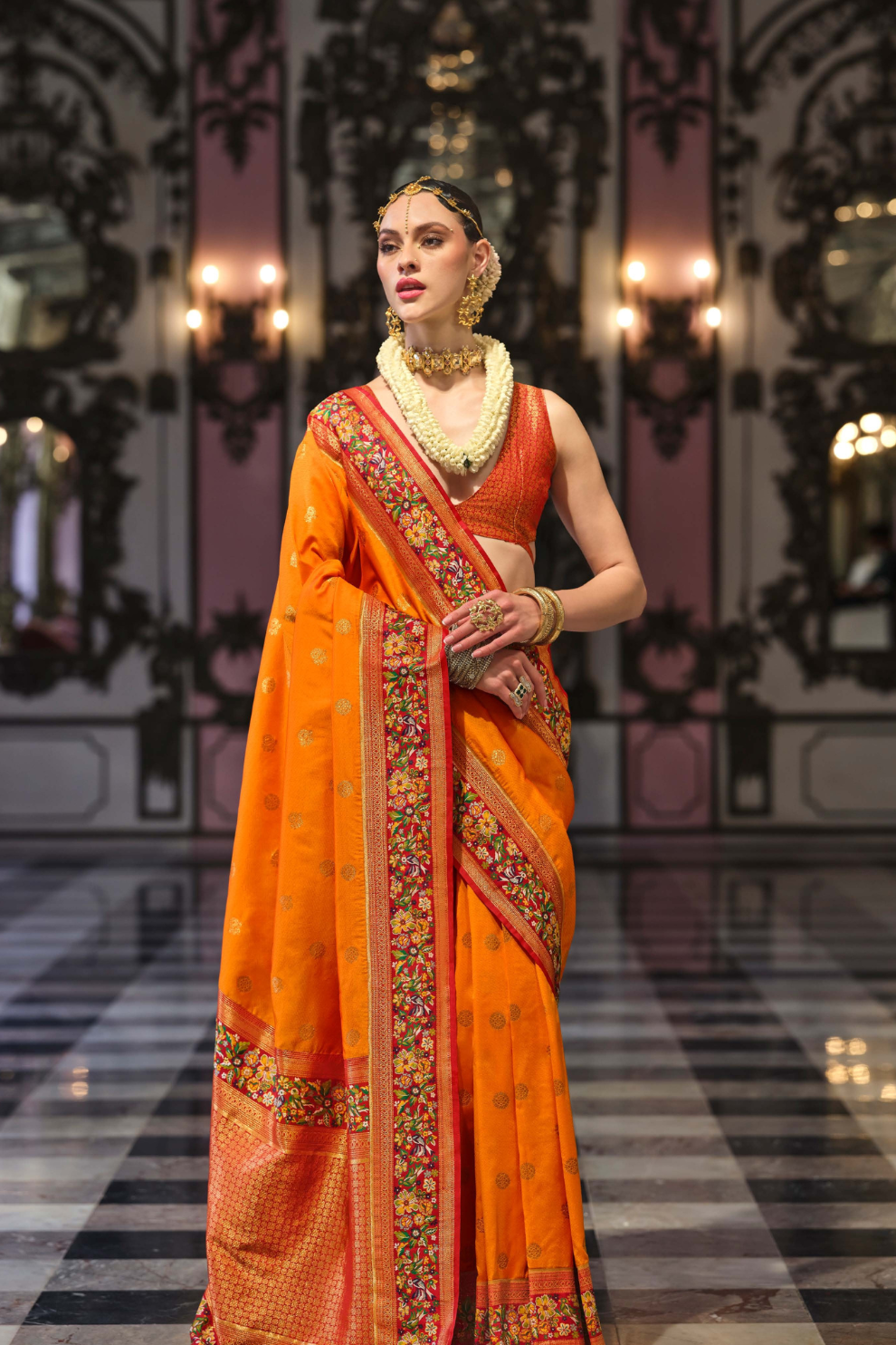 Super Banarasi P.V. Silk Saree with Jacquard Weaving Butti Work - LaVante Fashion