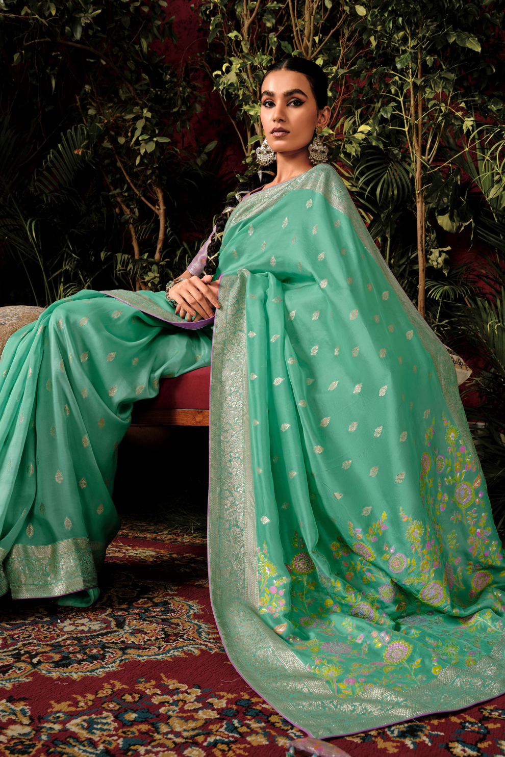 Graceful Dola Silk Saree with Intricate Zari Weaving Design